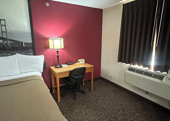 Super 8 By Wyndham West Branch