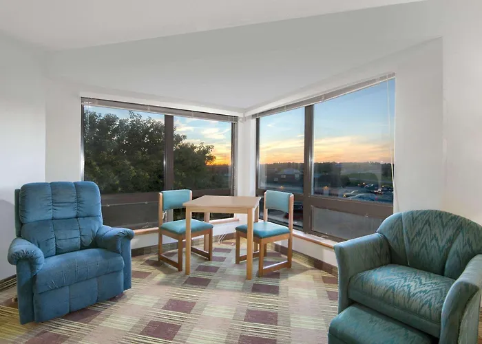 Super 8 By Wyndham Toledo