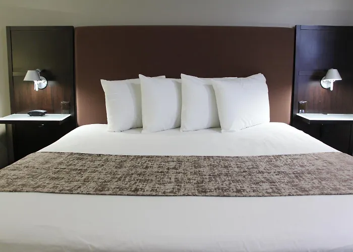 Westbridge Inn & Suites