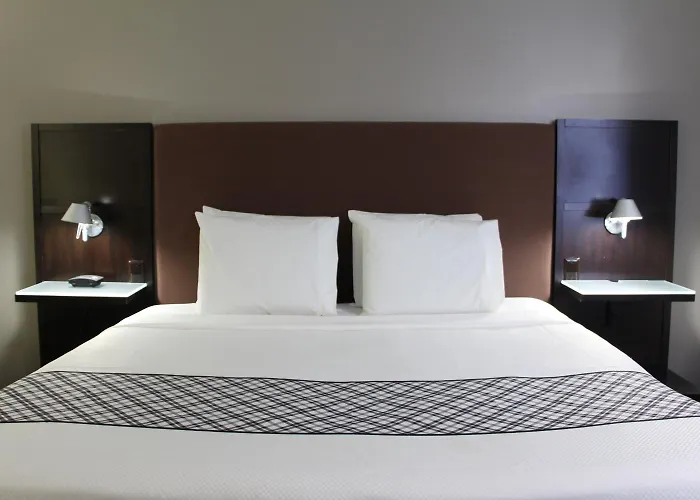 Westbridge Inn & Suites