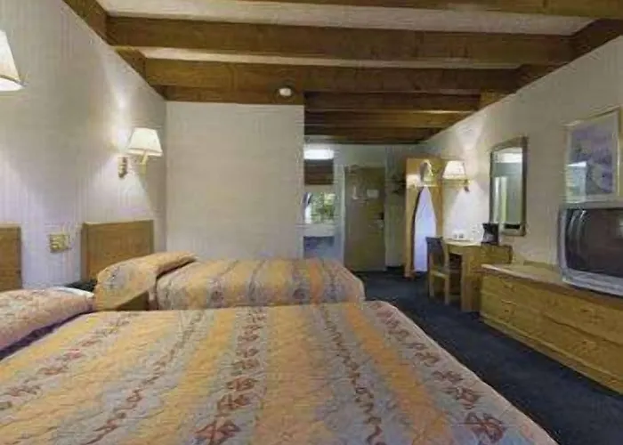 Knights Inn Liberty