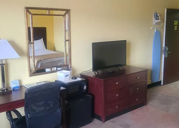 Travelodge By Wyndham Airport Platte City