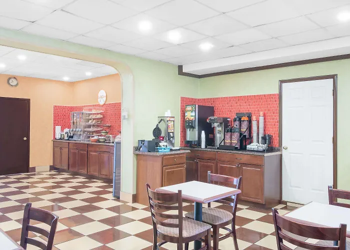 Howard Johnson By Wyndham North Bergen