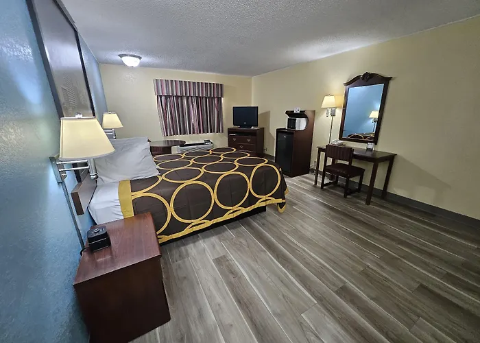 Super 8 By Wyndham Clinton Ok
