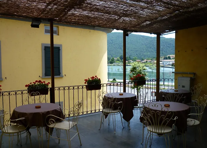 Hotels in Sarnico