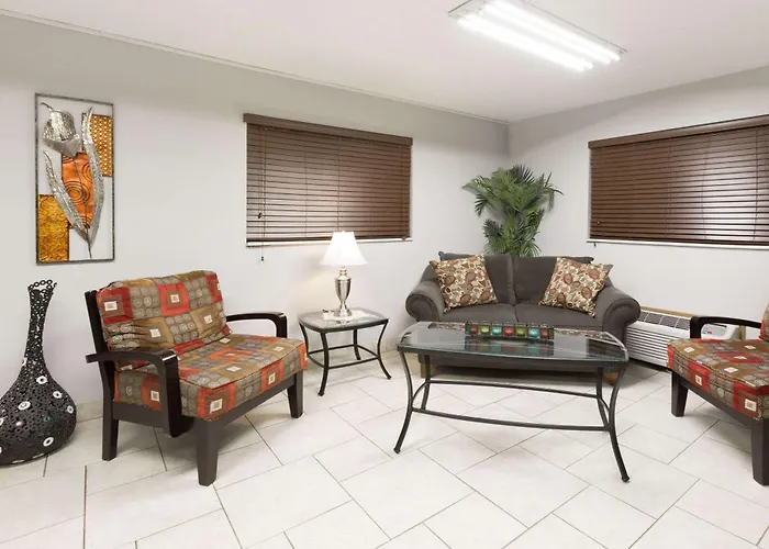Super 8 By Wyndham Osceola Ia
