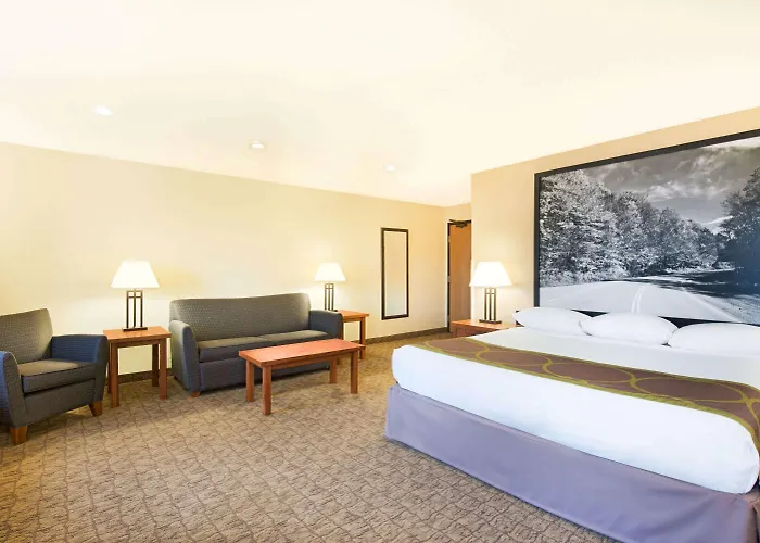 Super 8 By Wyndham Ripley