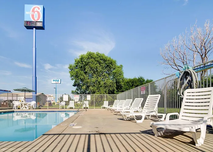 Motel 6-Salina, KS