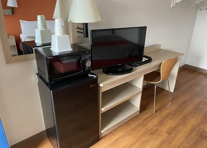 Travelodge By Wyndham Brattleboro Vt