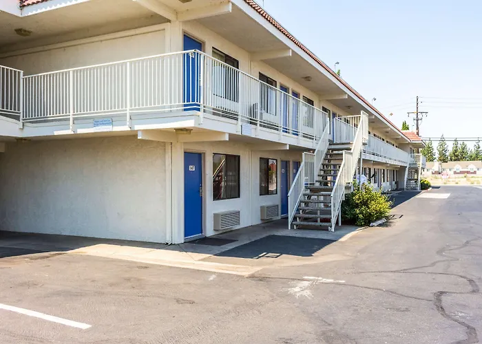 Motel 6 Bakersfield, Ca - Convention Center