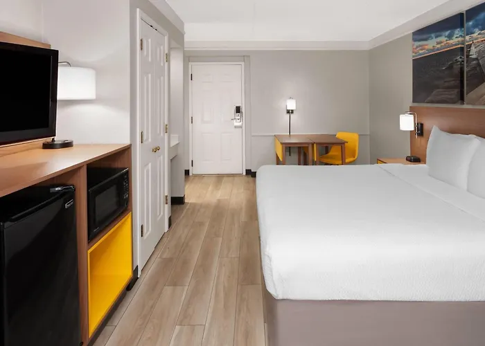Days Inn & Suites By Wyndham Arlington Heights