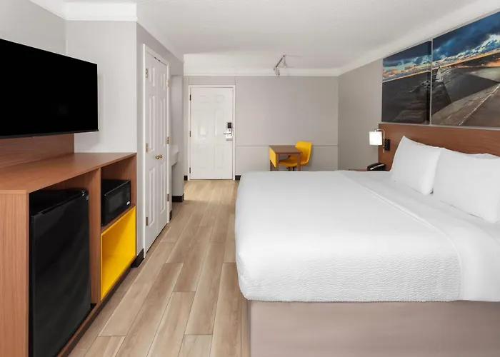 Days Inn & Suites By Wyndham Arlington Heights