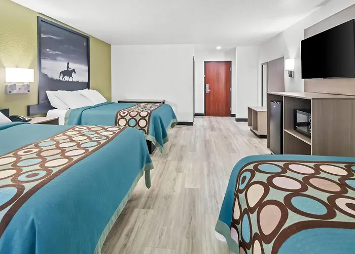 Super 8 By Wyndham Weatherford