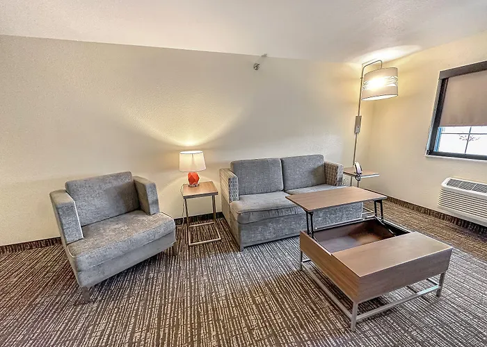 Estherville Hotel & Suites