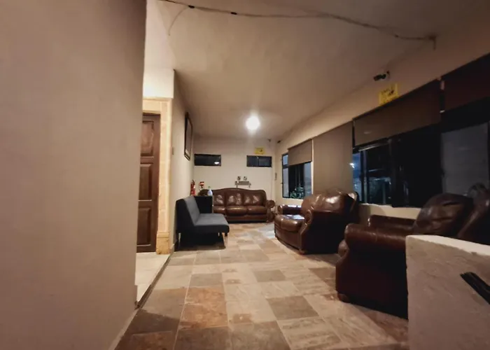 Hotel 305