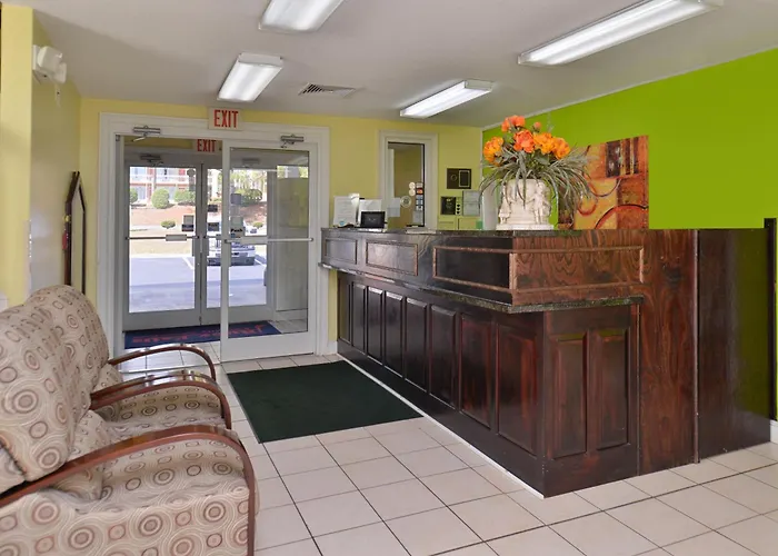 Douglas Inn & Suites