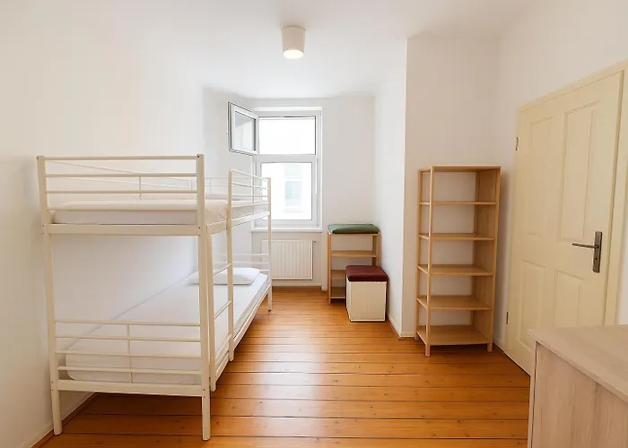 Bett im Durchgangszimmer