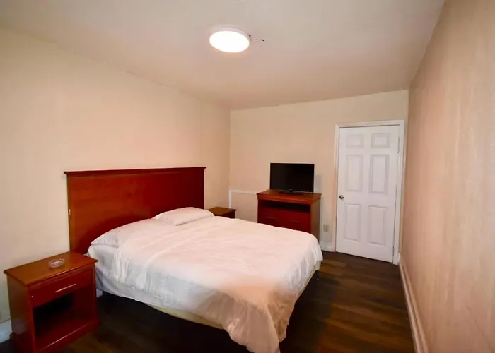 Motel 19 By Townhouse Baytown I-10