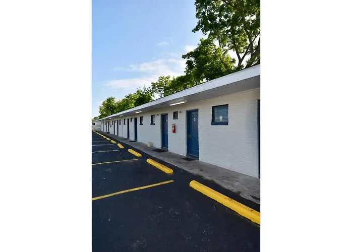 Motel 19 By Townhouse Baytown I-10