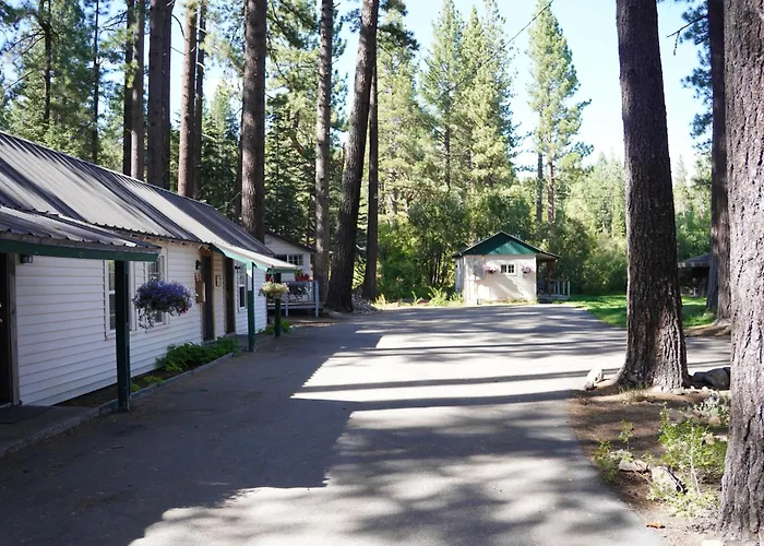 Tamarack Lodge Motel
