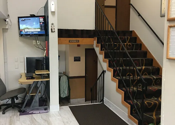 Faribault Hometown Inn & Suites