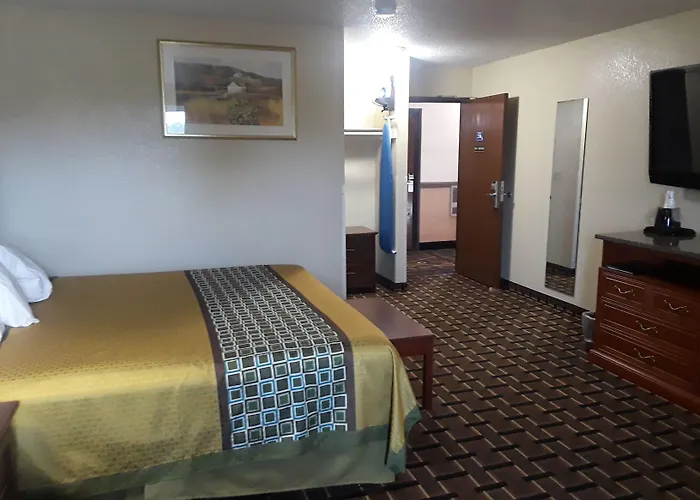 Faribault Hometown Inn & Suites
