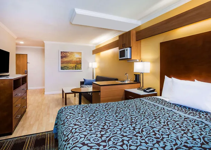 Days Inn & Suites By Wyndham Antioch