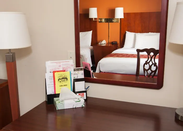 Red Carpet Inn And Suites Plymouth