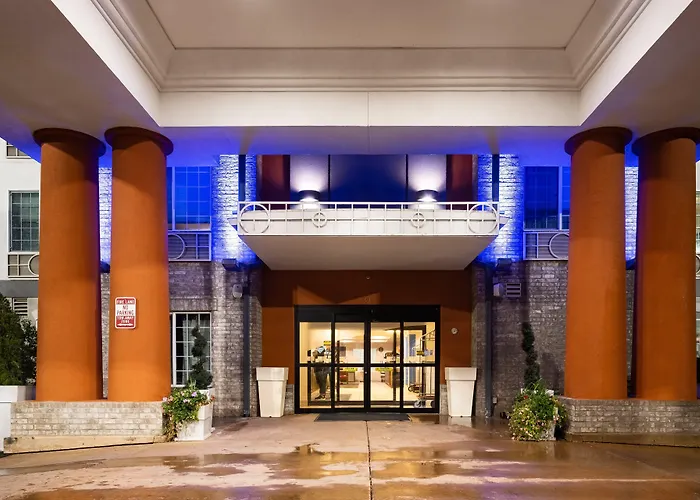Holiday Inn Express & Suites Evanston By Ihg