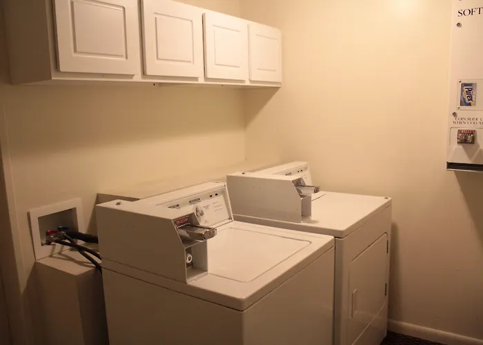 Shiretown Inn & Suites