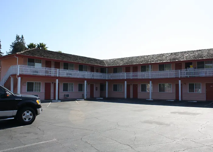 National 9 Motel
