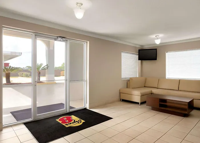 Super 8 By Wyndham Lake Charles Northeast