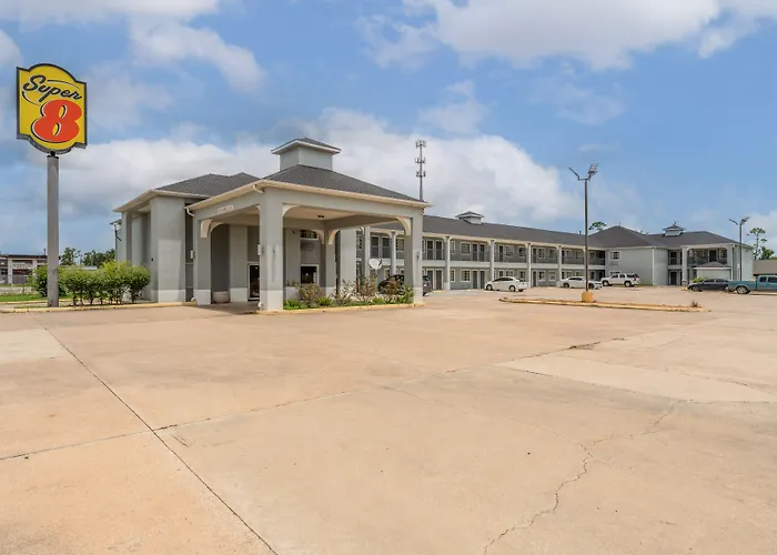 Super 8 By Wyndham Lake Charles Northeast