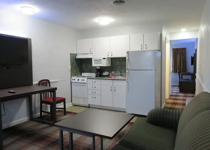 Luxbury Inn & Suites
