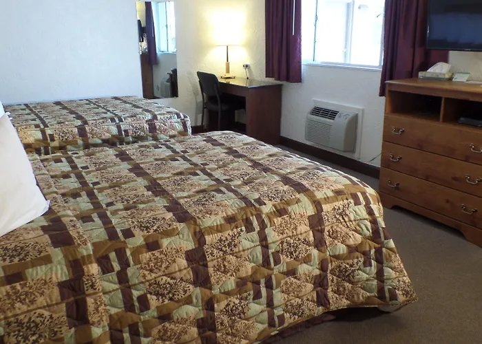 Kinnikinnik Motor Lodge