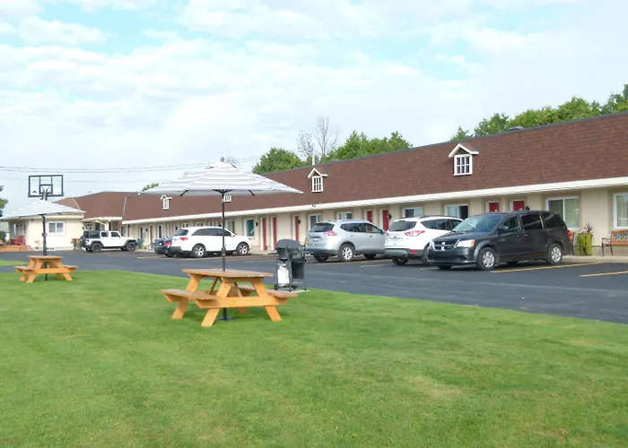 Country Squire Motel