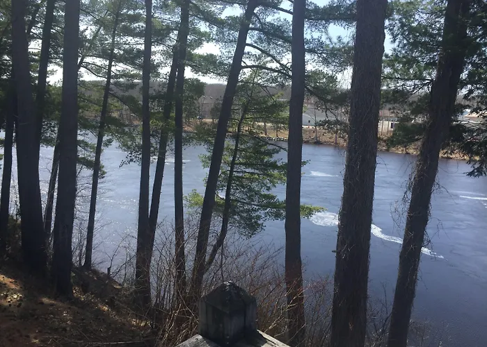 Milford Motel On The River