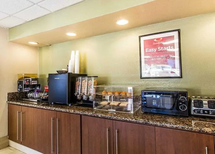 Econo Lodge Inn & Suites Near Bricktown