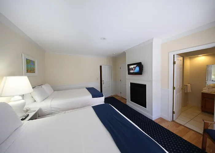 Colonial Inn Harbor Springs