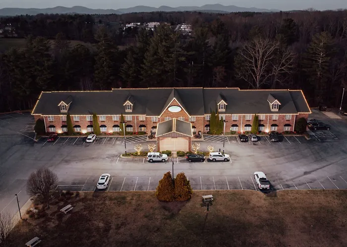 Mountain Inn & Suites Flat Rock