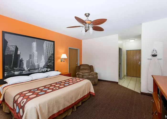 Super 8 By Wyndham Salina