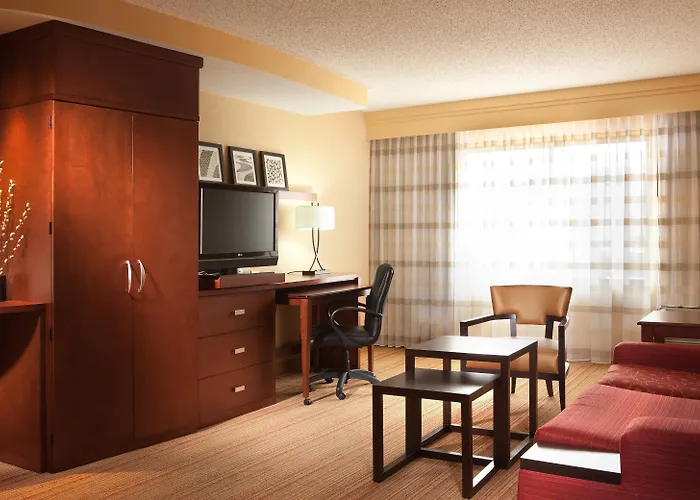 Courtyard By Marriott Denton