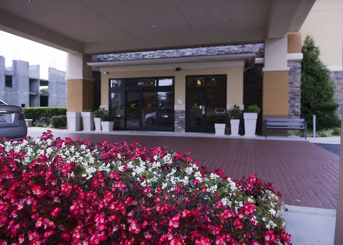 Lithonia Hotels