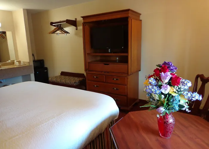 Economy Inn Express Warren