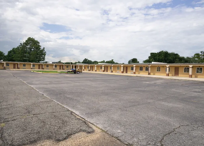 Woodridge Inn And Suites