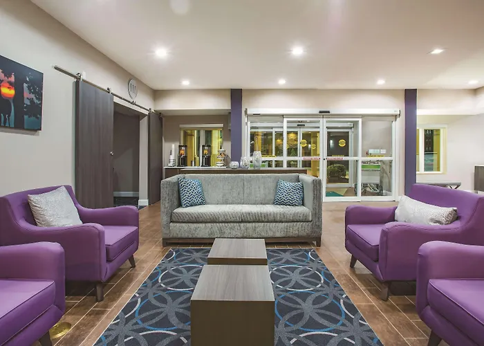 Russellville Hotels