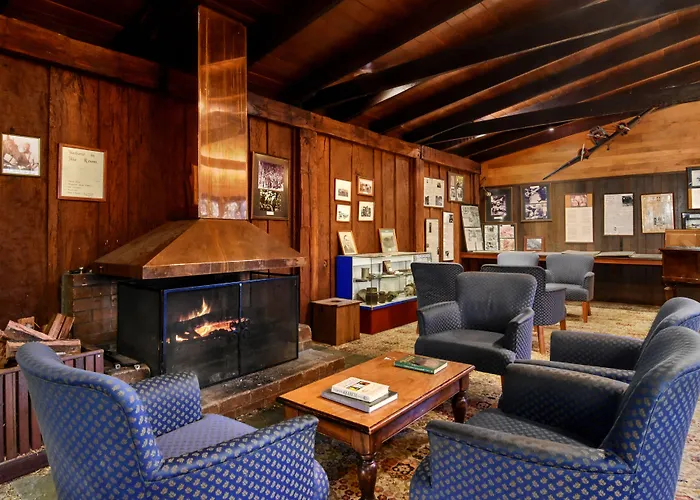 Canungra Hotels