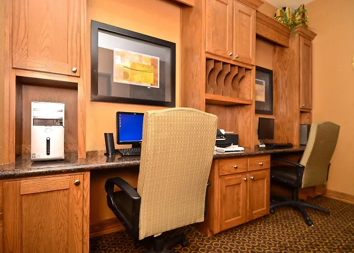 Best Western Plus Christopher Inn & Suites