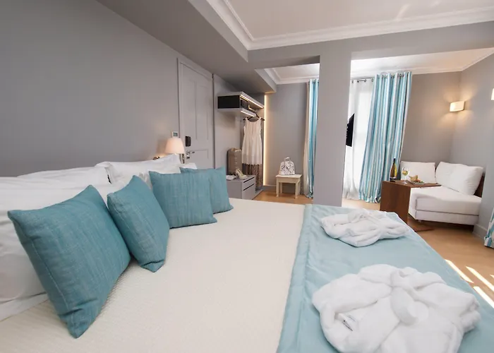 Aenos Hotel