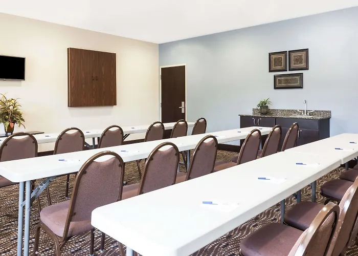 Microtel Inn & Suites By Wyndham Spring Hill/Weeki Wachee